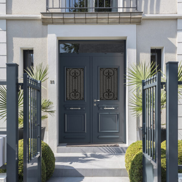 Porte d'entrée alu PASSAGE DOUBLE VANTAIL GRILLE VOLUTES - COLLECTION TRADITION