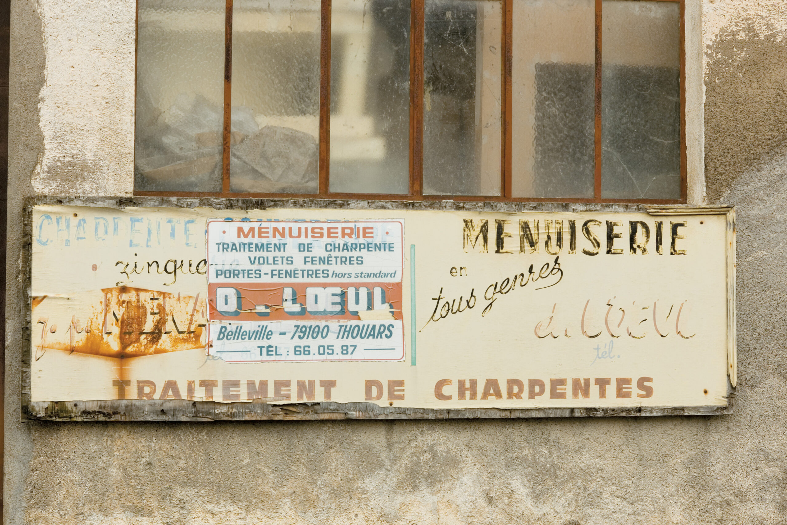plaque de 1973 de dominique loeul à la création de leul menuiseries