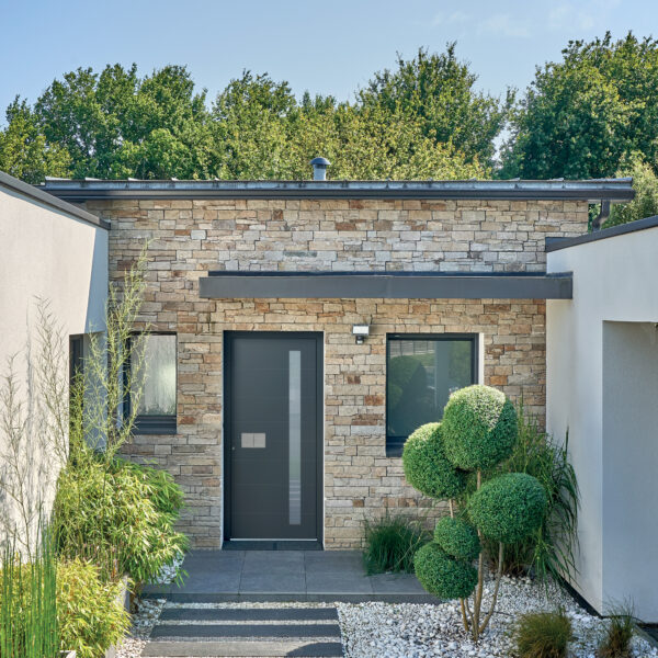 Porte d'entrée alu CARPE DIEM grise avec vitrage