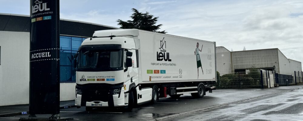 Camion livraison Leul MENUISERIES LOGISTIQUE