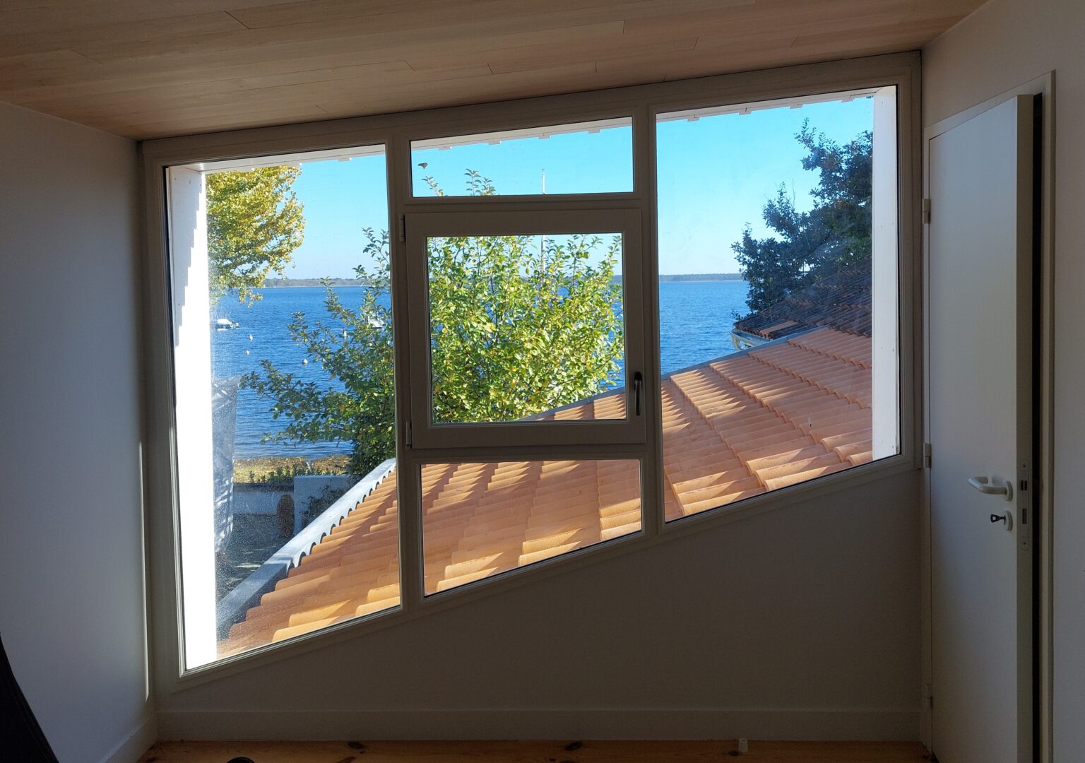 fenêtres bois gamme 58 vue mer