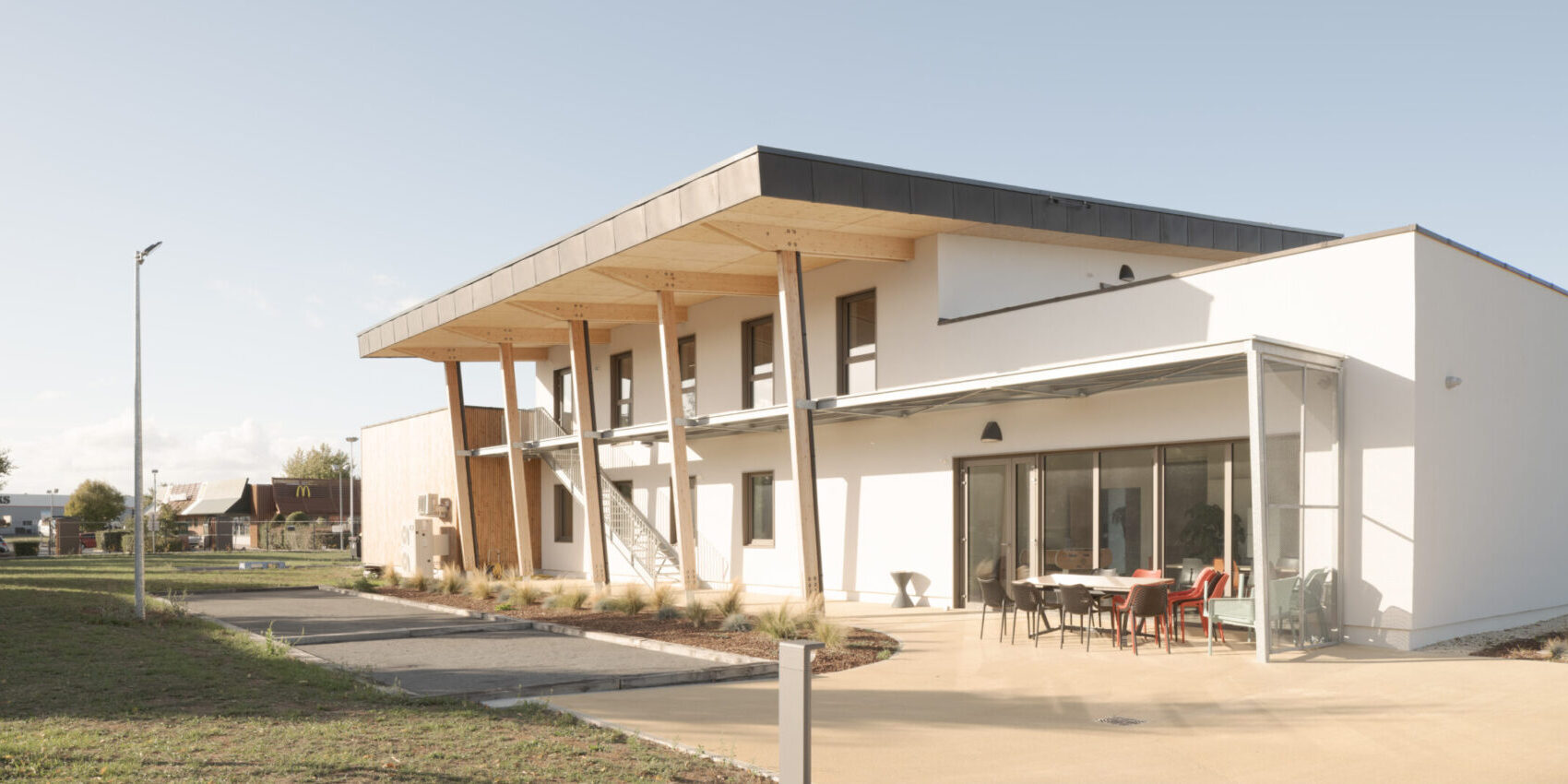 Locaux Comutex Thouars avec menuiseries en aluminium Leul Menuiseries